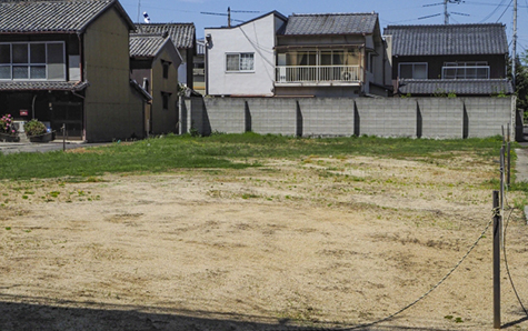 空き地は管理と境界の確認が重要です